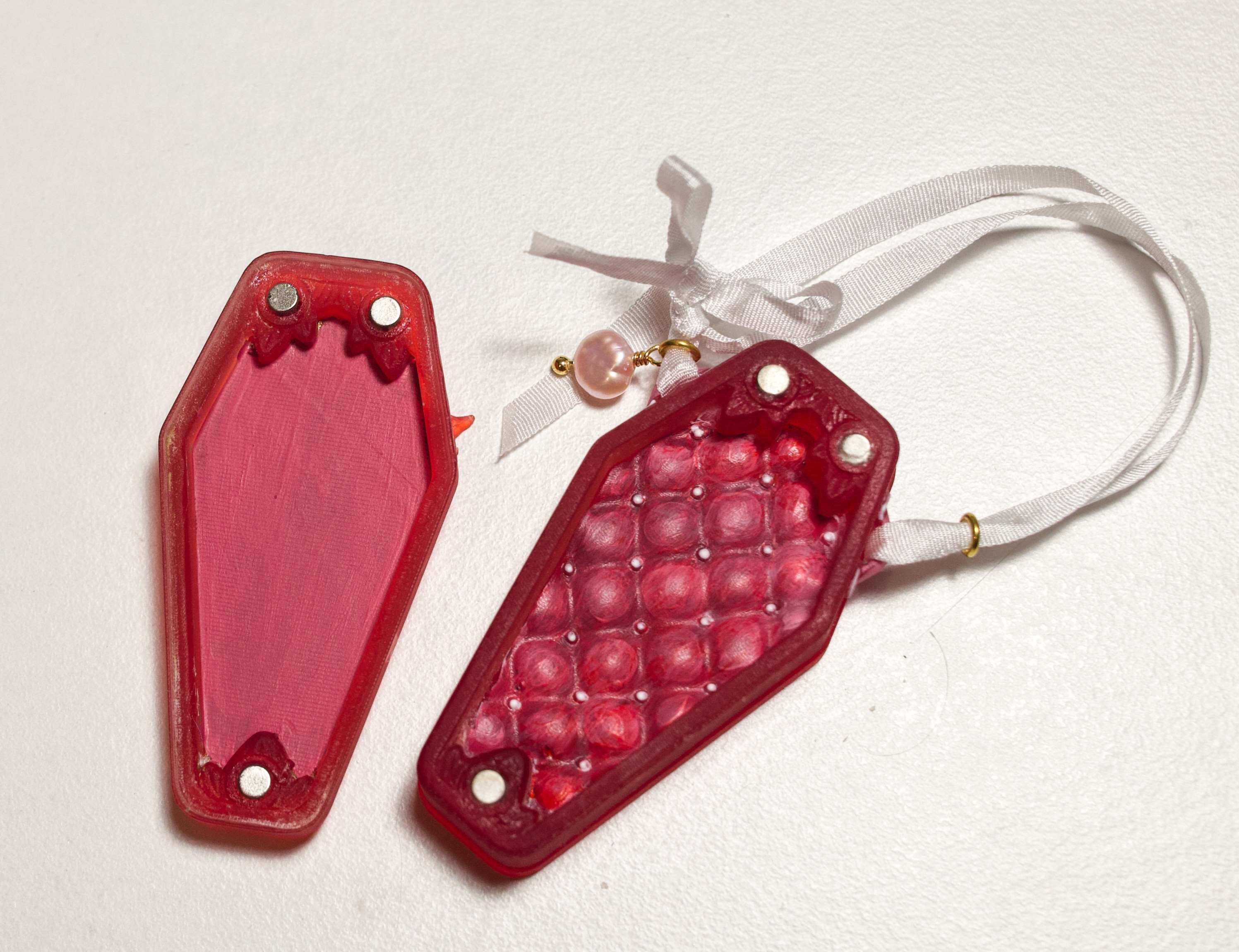 Smallest Materials Small things — Art & Making Process | Zeligen